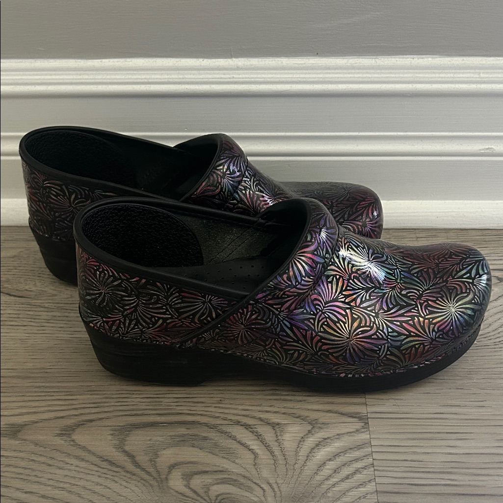 Dansko Dandelion Patent Leather Floral Clogs Size Eu 40, Us 9.5-10